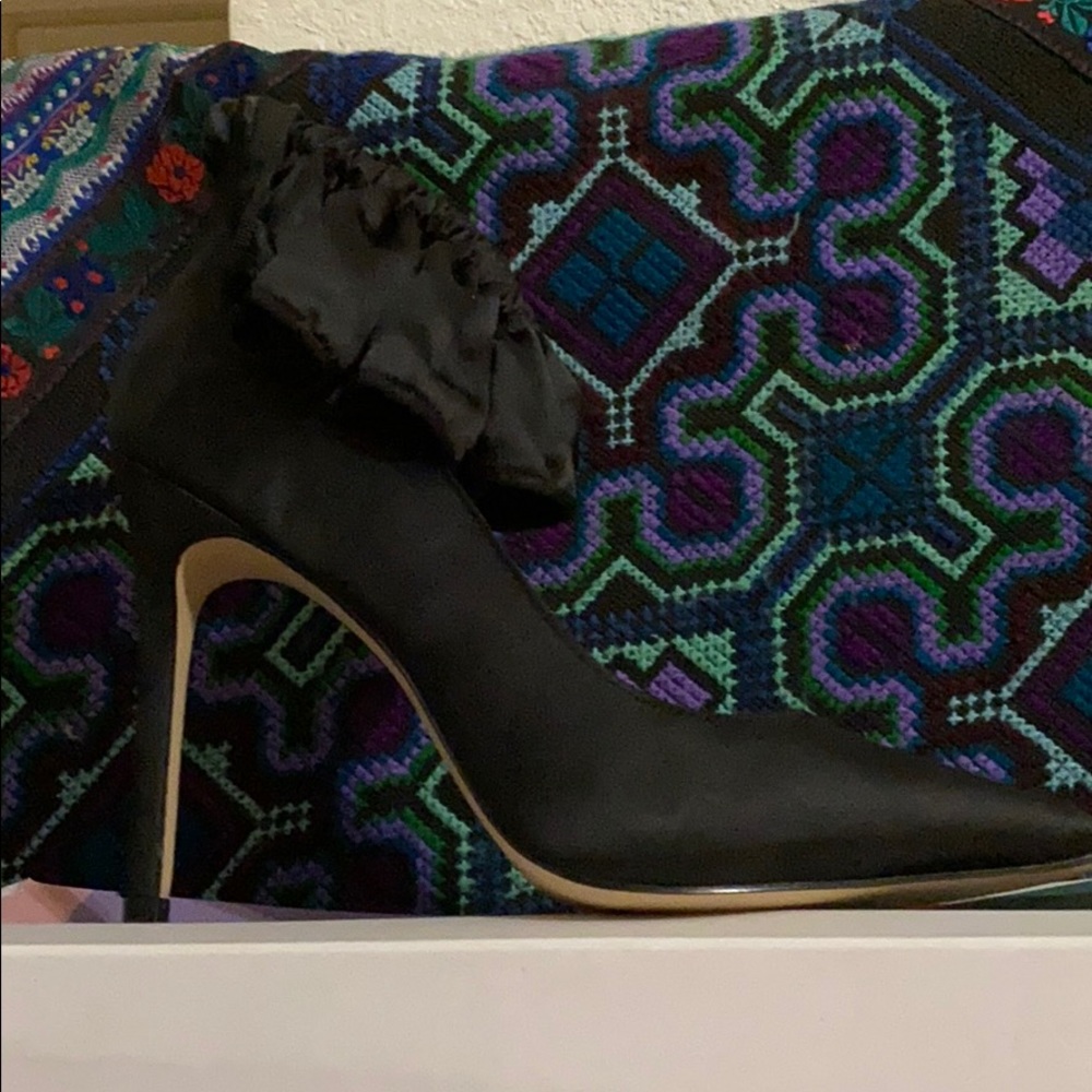 KATY PERRY SATIN HEELS SZ 7 with scrunch anklecuff - Picture 3 of 5